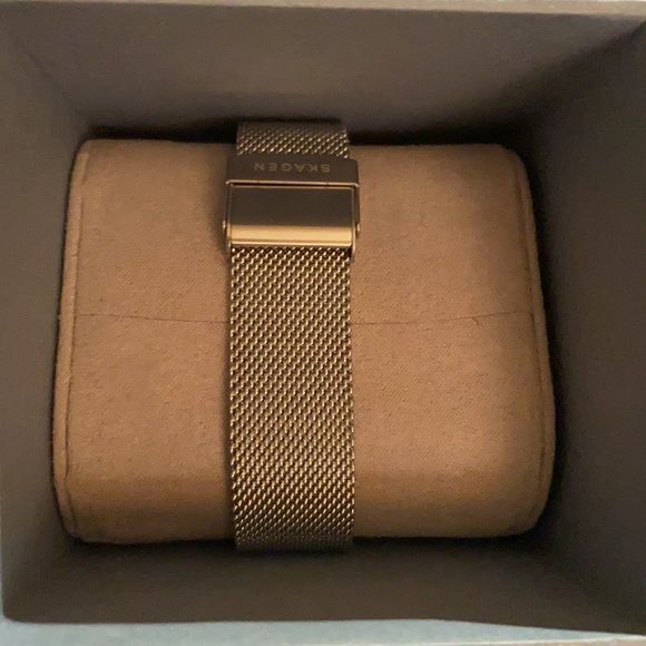 Watch - Picture 2 of 3